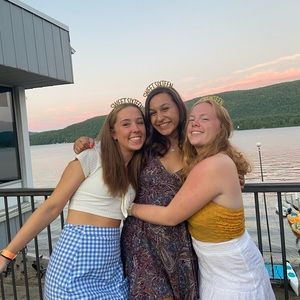 Meet your Posher, Emily